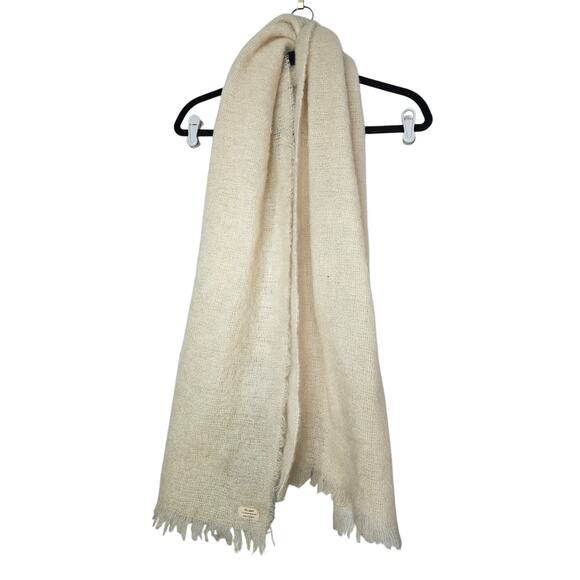Vintage 60s Made in England Mohair Wool Fuzzy Cream Scarf Knit Classic British - Picture 1 of 2